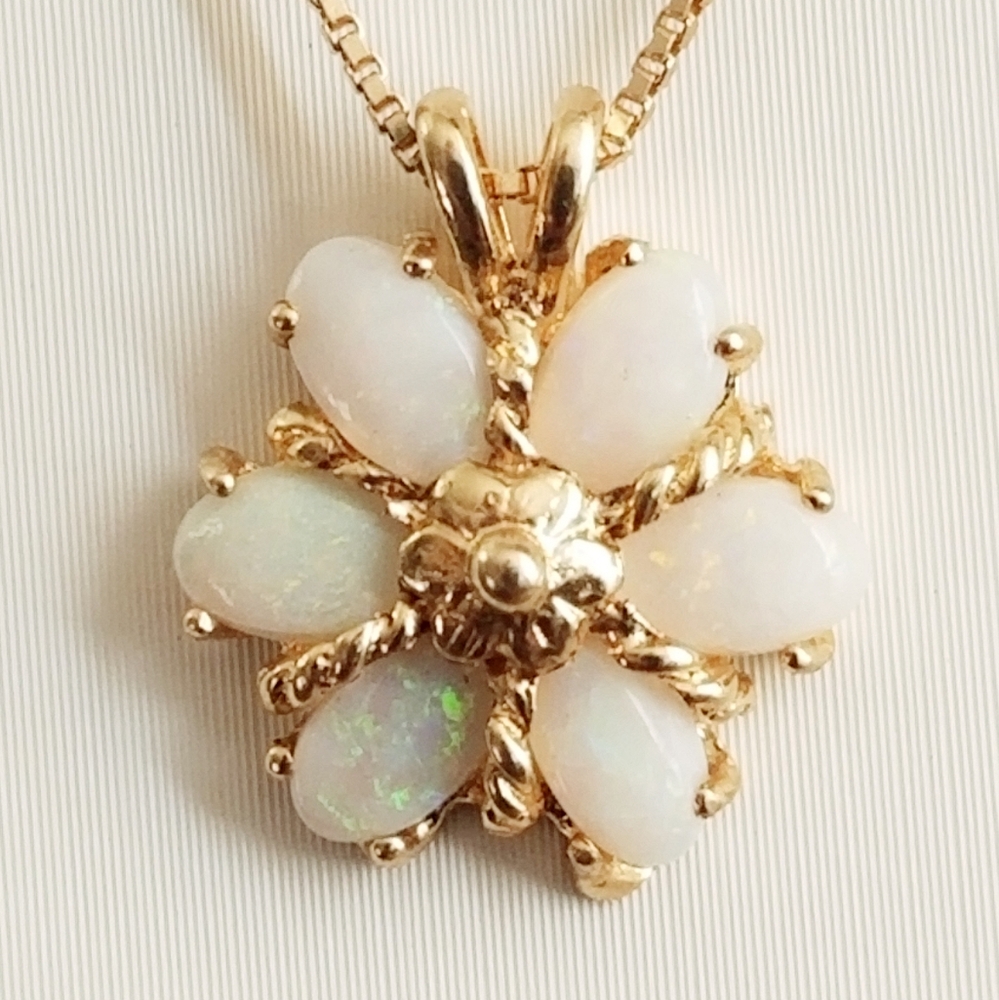 14K Gold Opal Pendant Necklace